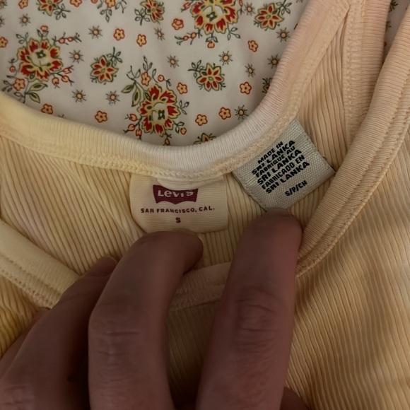 ✨Levi’s Tie Dye Ribbed Tank Top • Sz S • Yellow/Orange • Summer Festival Basic✨ - Picture 4 of 4